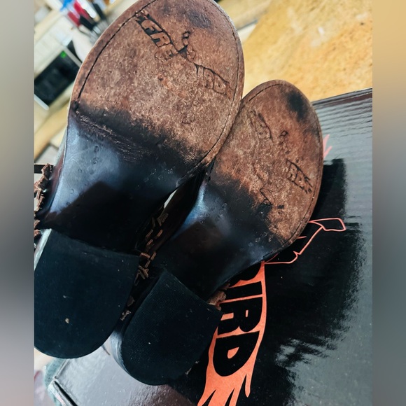 FREEBIRD LUCY FRINGE CLOGS - Picture 5 of 9